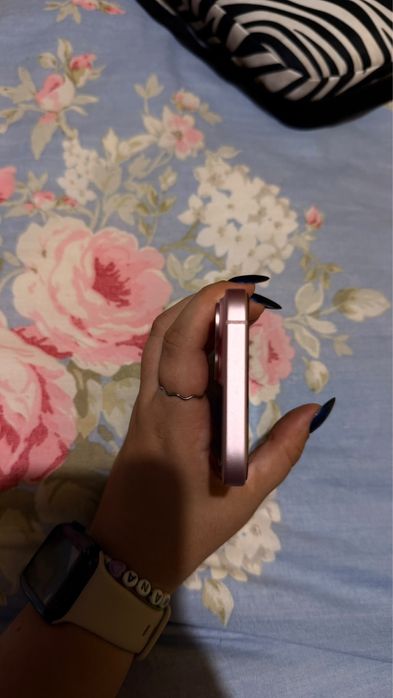 Iphone 15 128gb cor de rosa + 29 capas