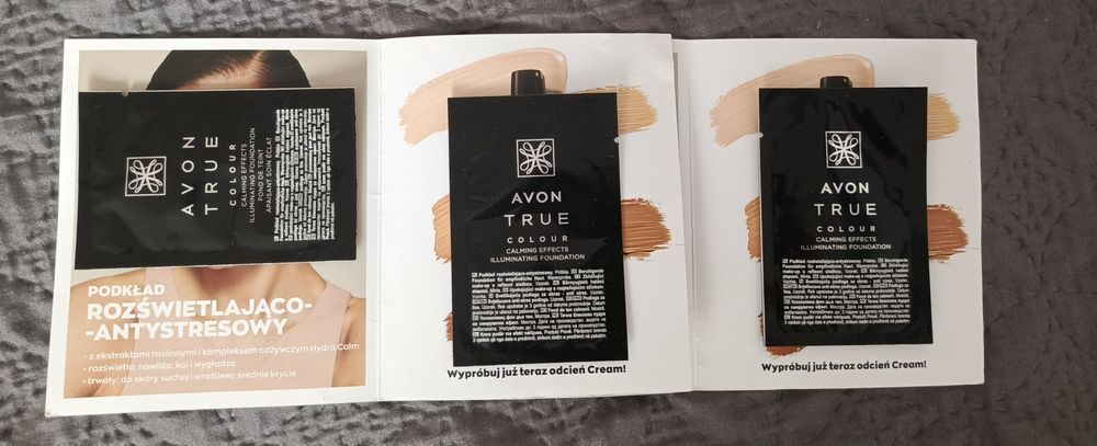 Podkład rozświetlająco-antystresowy Avon "Cream"