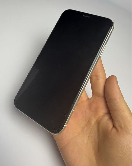 Продам 11 айфон, акумулятор 100%, 64gb