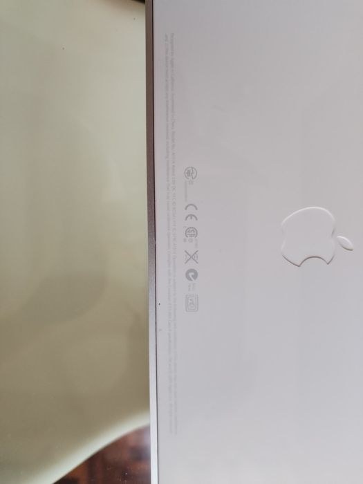 iMac Apple com teclado e rato