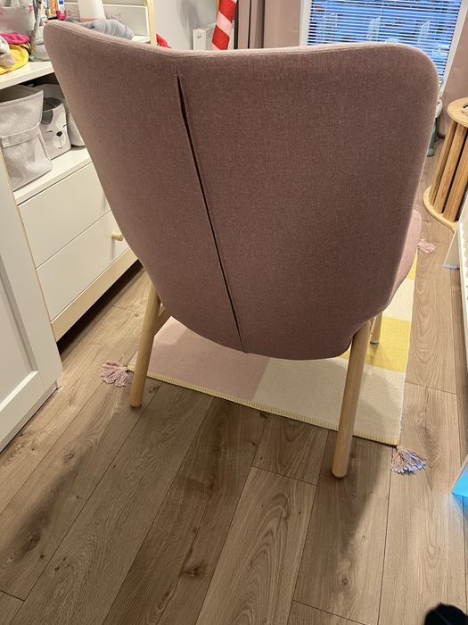 Fotel różowy z wysokim oparciem VEDBO IKEA