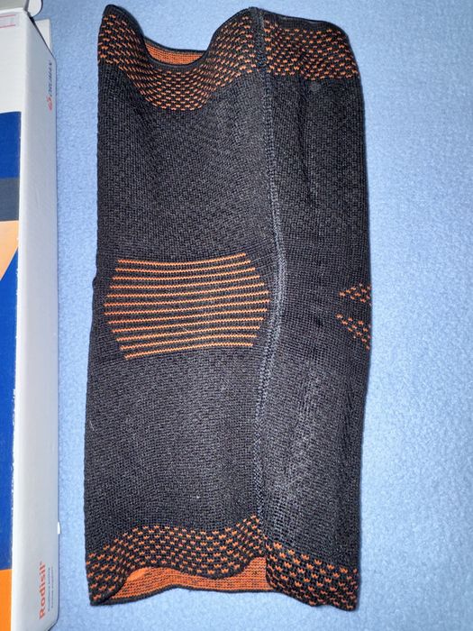 Ортез на колінний суглоб із гнучкими шарнірами