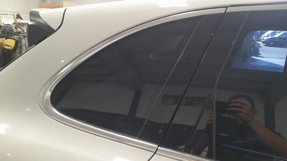 Vidro do painel trás direito PORSCHE Cayenne (92A)