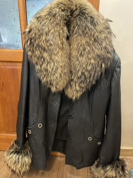 Продаю  шкіряну куртку  осінь зима