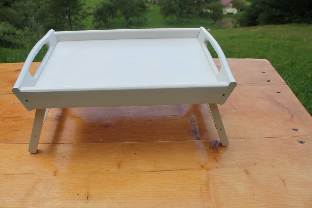 Столик для сніданку зі складними ніжками