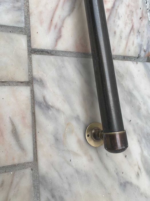 Corrimão em Bronze Escovado – 4,94 m | Elegante e Excelente Estado