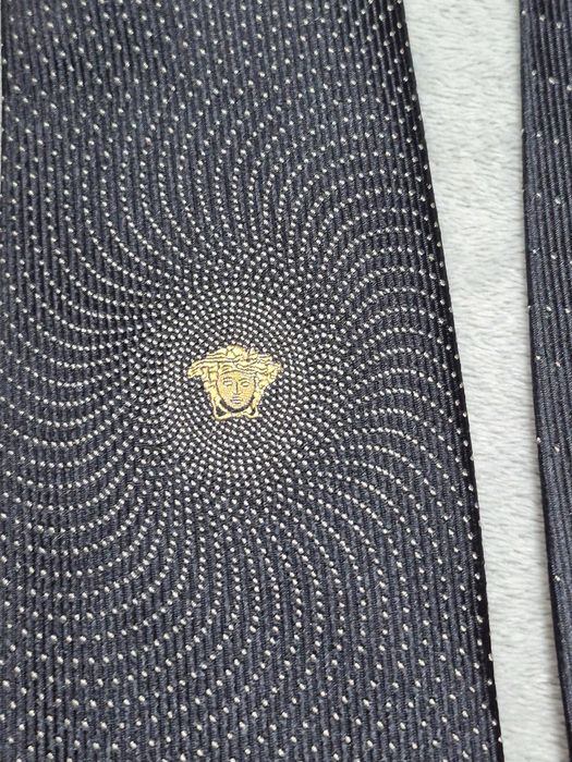 Краватка,доповнення елегантного стилю.Бренд.