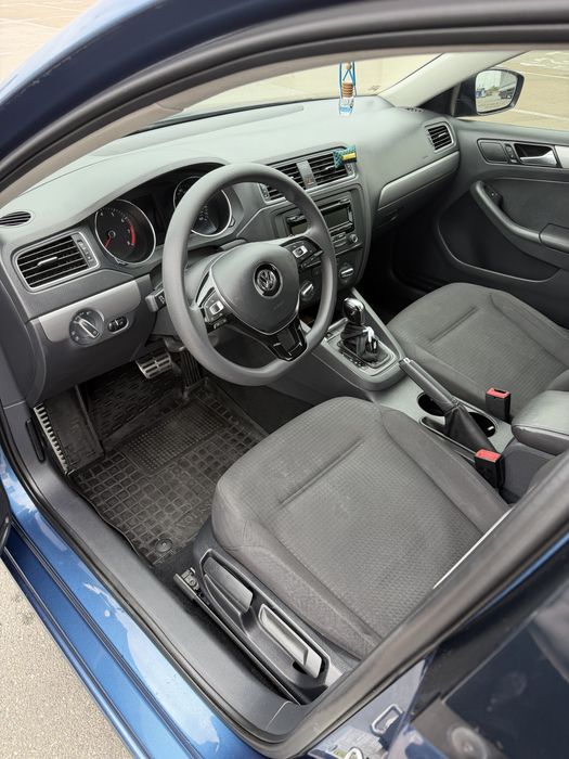 Продаю Volkswagen Jetta 2015