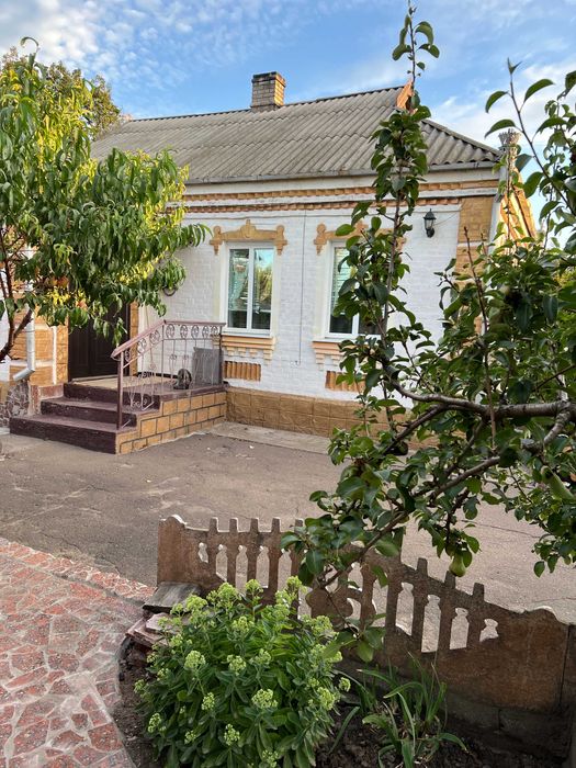 Продам будинок  м. Новоукраїнка вул. Тургенєва. 22000$(можливий торг).