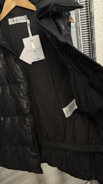 Черная жилетка бренд