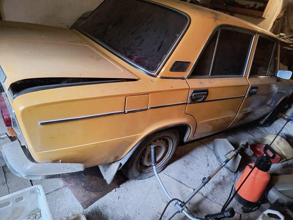 Автомобіль ВАЗ 2103