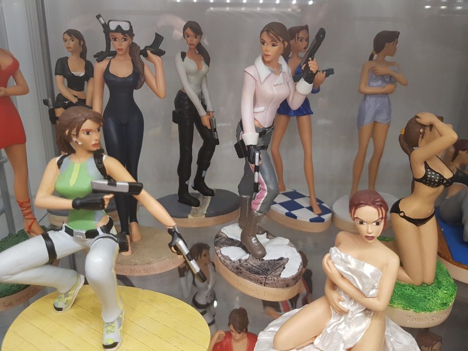 FIGURKA lara croft