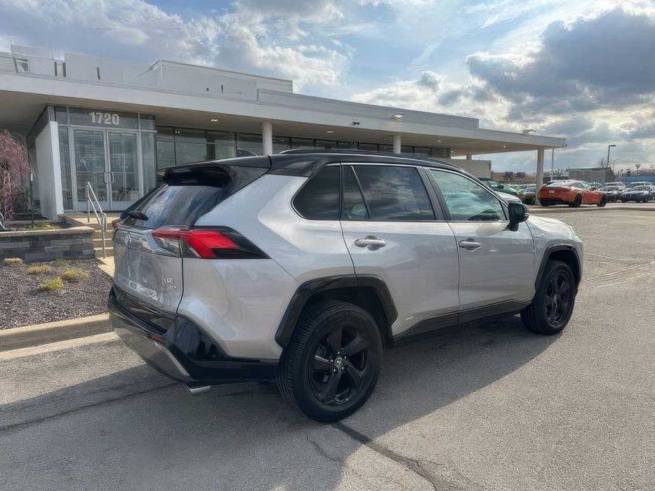 Toyota RAV4 Hybrid XSE      2021