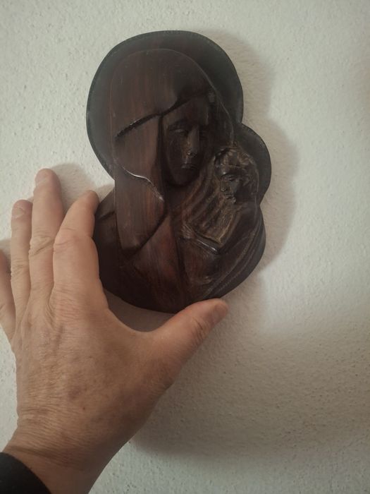 Escultura Religiosa do tempo das Ex-Colónias, em Páu Santo 1960's