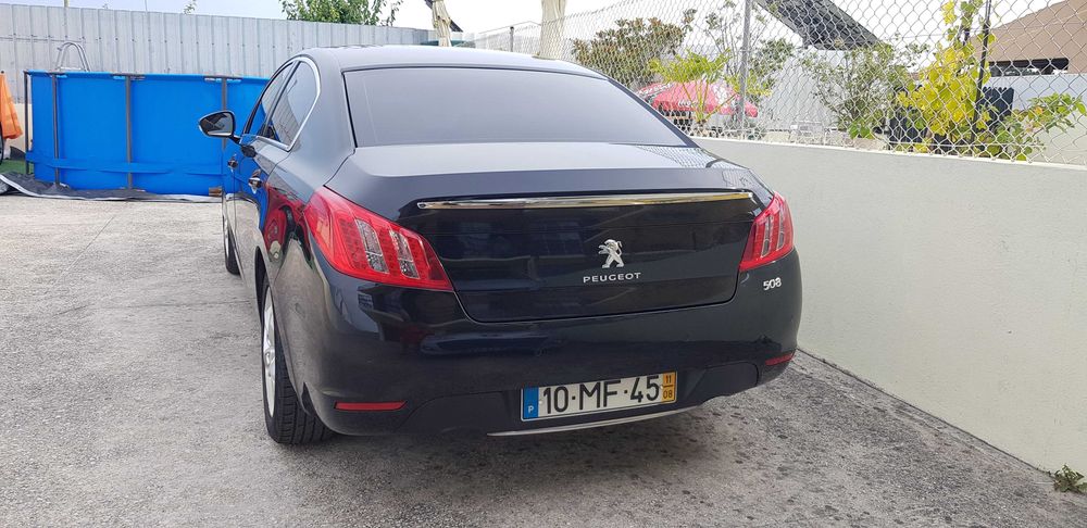 Peugeot 508 1.6HDi com pequeno defeito