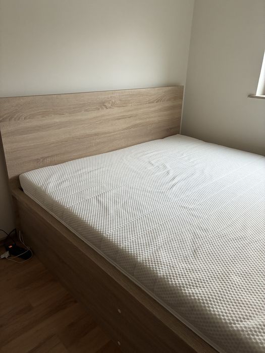 Sprzedam łóżko z materacem 2x1,6m