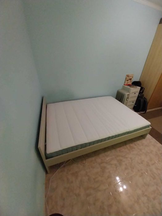 Cama IKEA e colchão (140cmx200cm)
