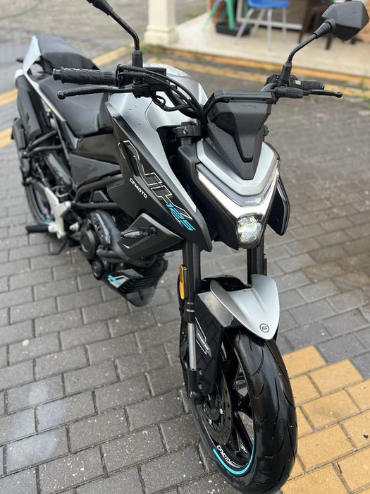 Cf moto 125 nk .
