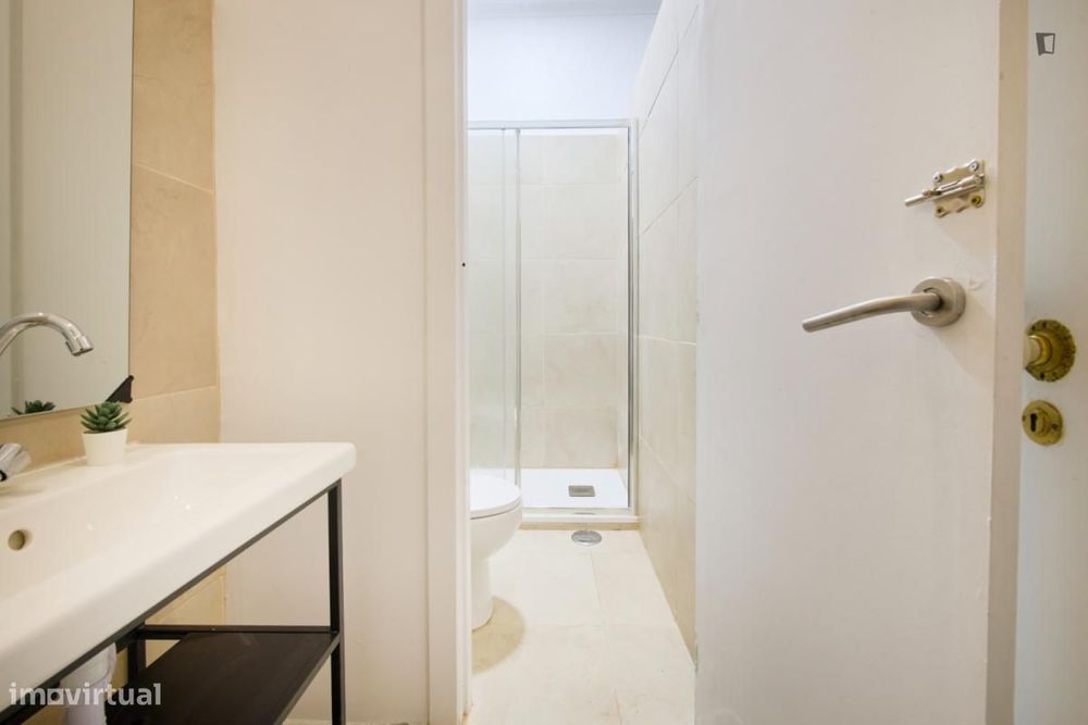 Quarto - localizado em Entrecampos Lisbon