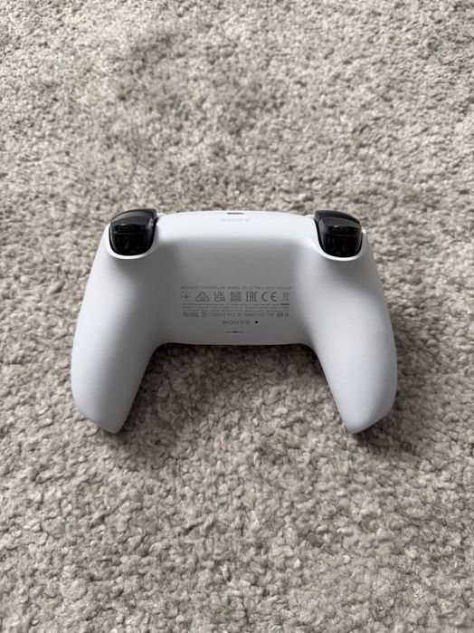 PS5 Slim com leitor (disc) como nova + caixa + comando