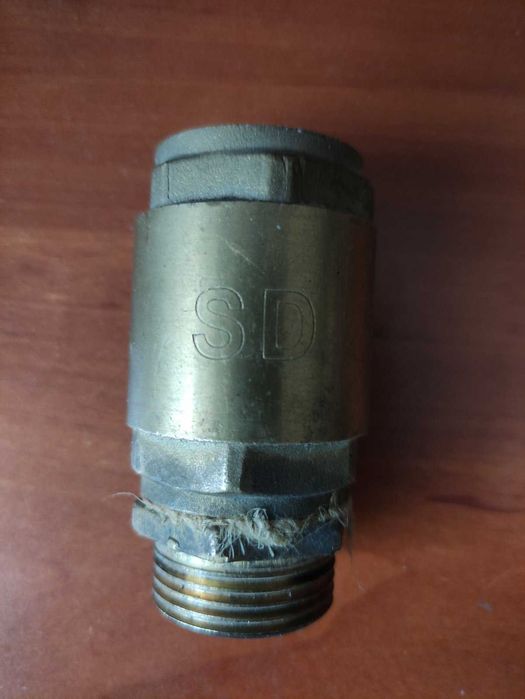 Обратный клапан 32