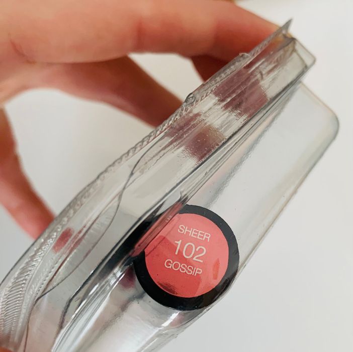 Pomadka L'Oréal sztyft balsam do ust 102 SHEER GOSSIP Loreal gossip