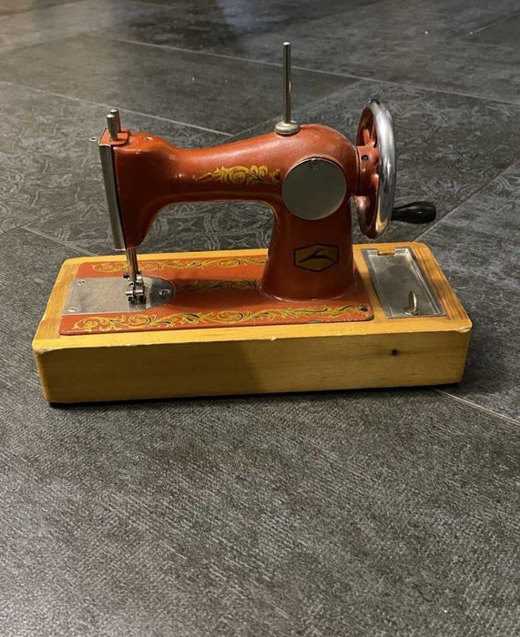 Детская швейная машинка ДШМ-1 СССР