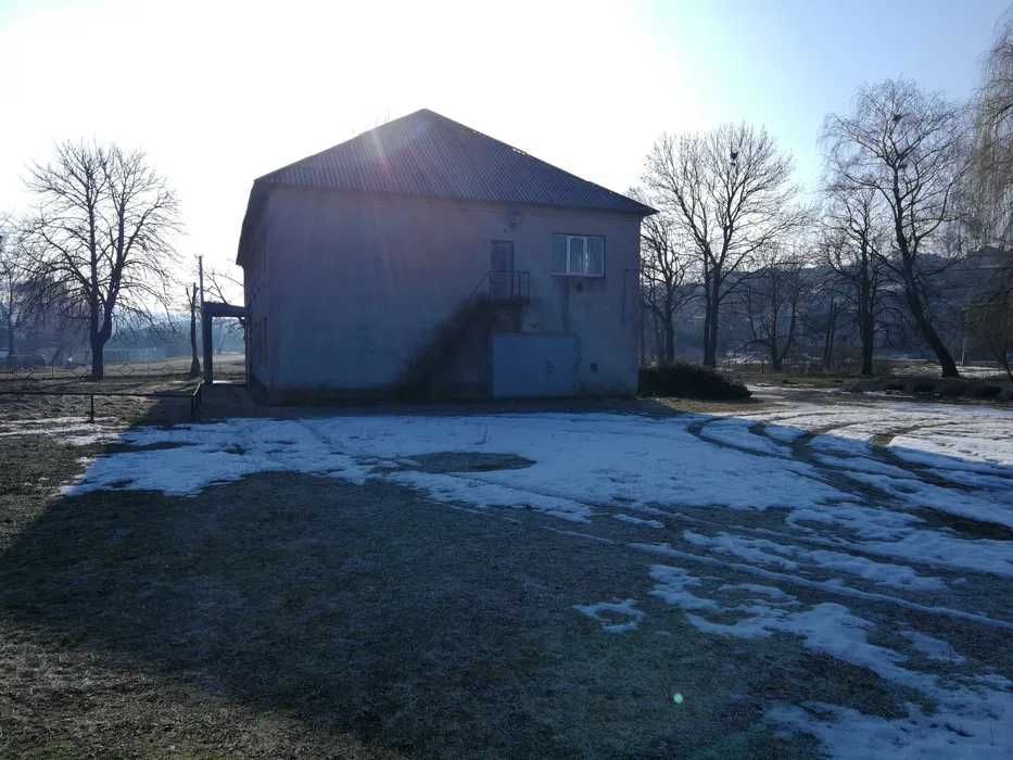 Офісно-виробниче приміщення