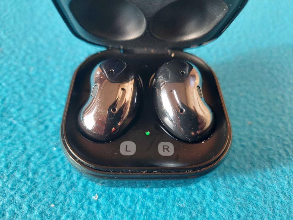 Навушники Samsung Galaxy Buds Live SM-R180 правий / лівий та кейс чудовий стан