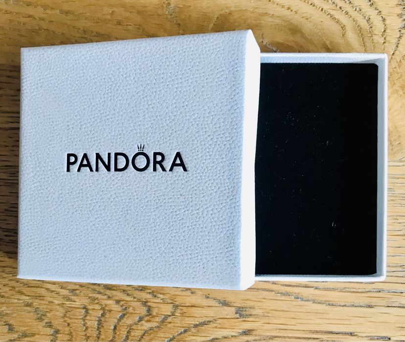 Pudełko na biżuterię białe Pandora 9x9x2 cm