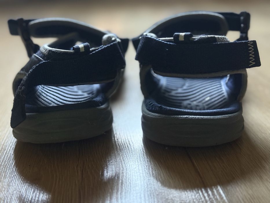 New Balance Sandały 40