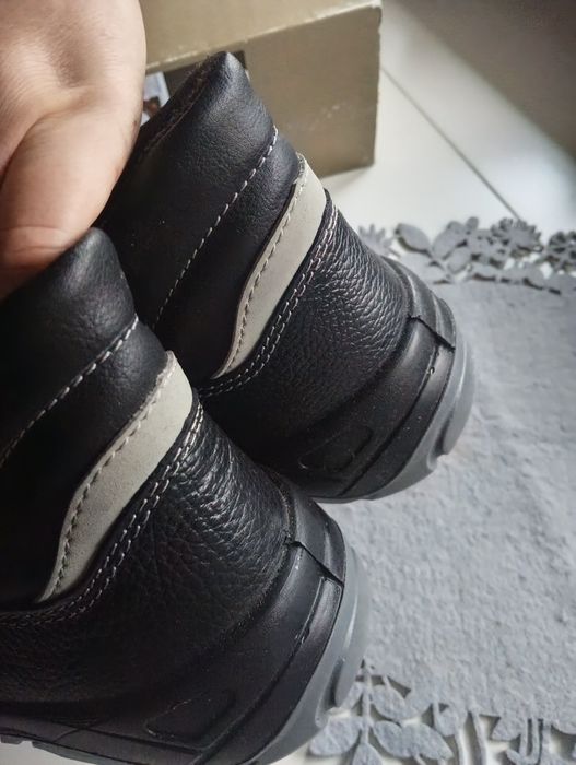 Buty robocze 44 za kostkę.