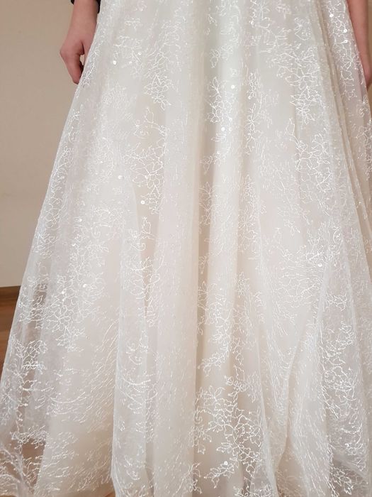 SUKNIA ŚLUBNA z kolekcji 2021