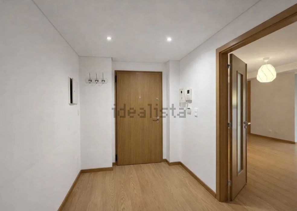 Apartamento T2 exclusivo com box privada para 6 viaturas – Urbanização Malvarosa, Alverca