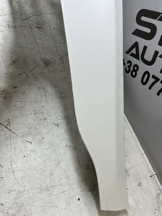 Праве крило Tesla Model Y