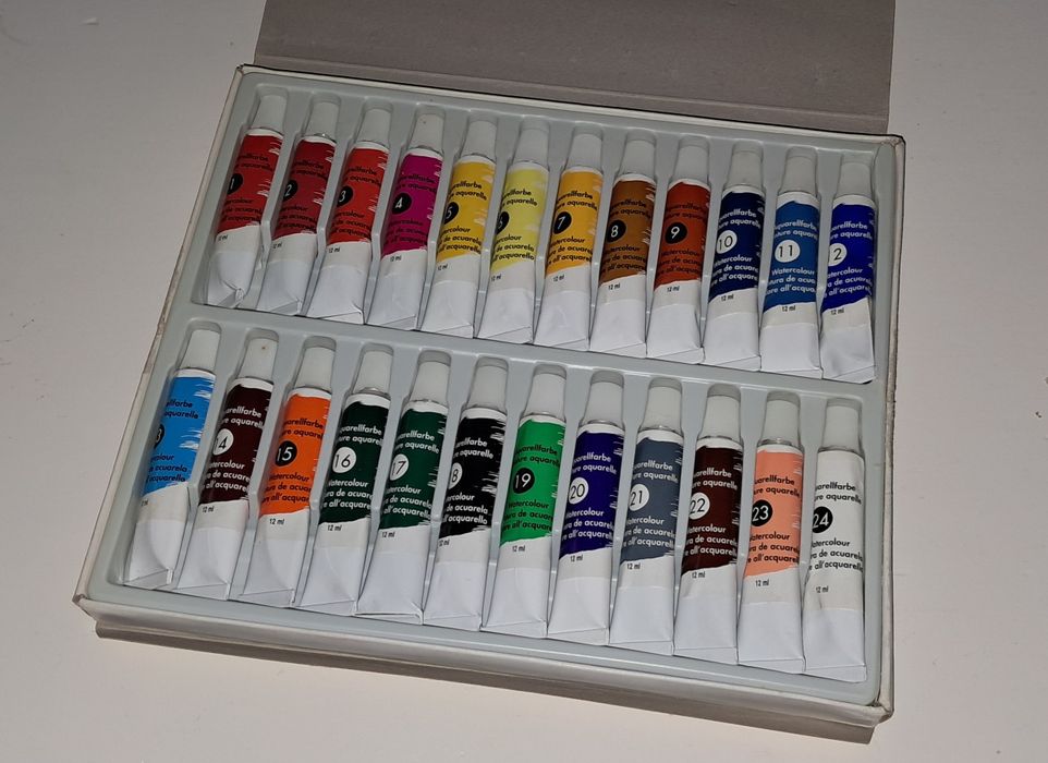 Lápis Cor Caran D'Ache, Bloco A3 Canson, Guaches, Carvão, Telas