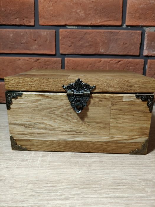 Szkatułka ręcznie wykonana z drewna dębowego idealna na prezent