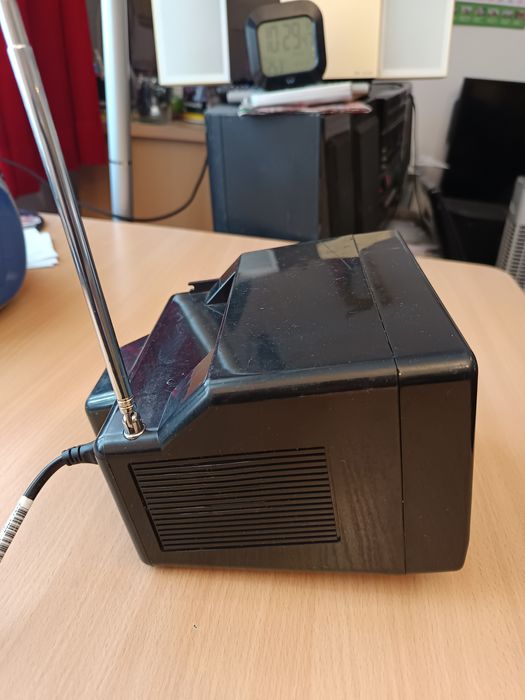 Telewizorek mini Intervision