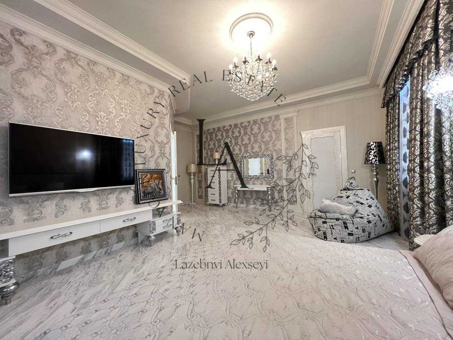 Новый Особняк Общая площадь 950м.Дом 577м.В самом Центре Козина.Без-%