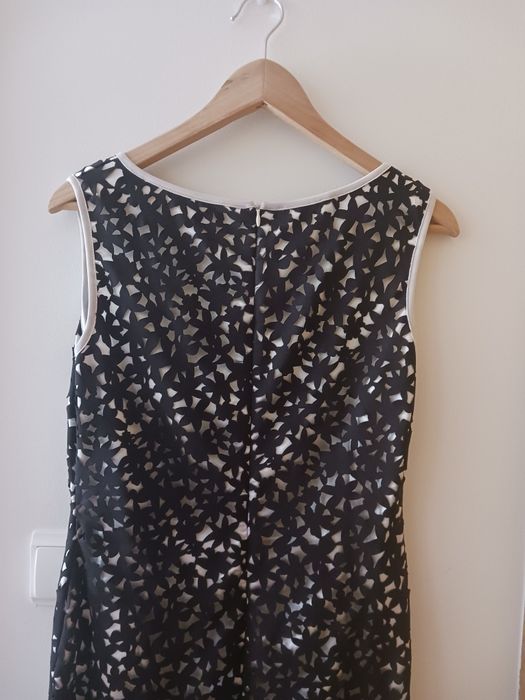 Vestido midi versátil preto e branco
