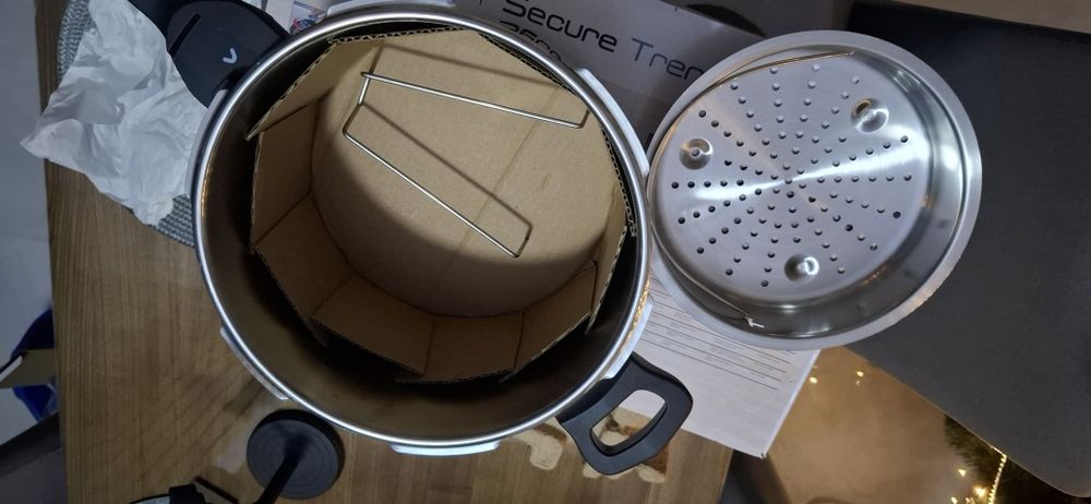 Продам скороварку TEFAL Secure Tr