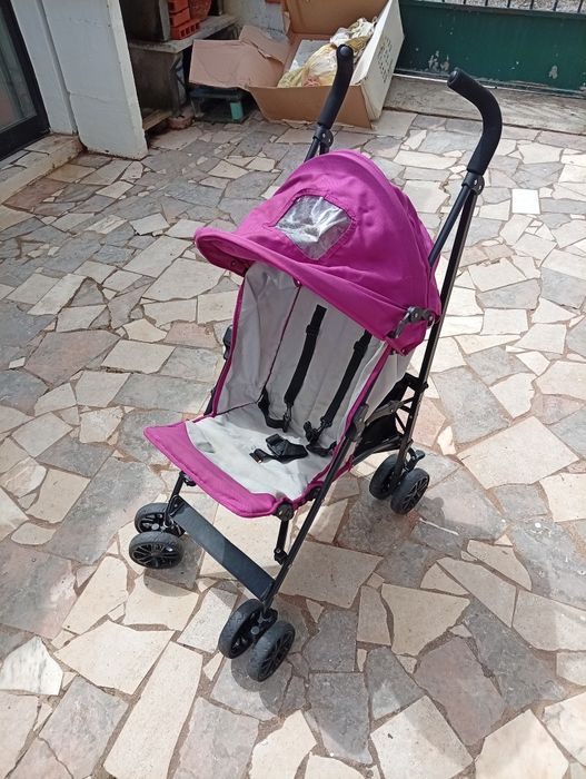 Carrinho de bebé.