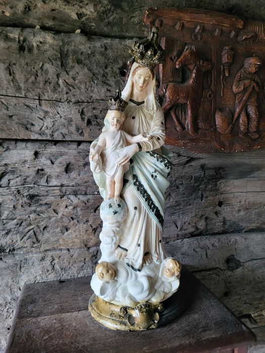 Stara figurka Maryja Zwycięska Matka Boża
