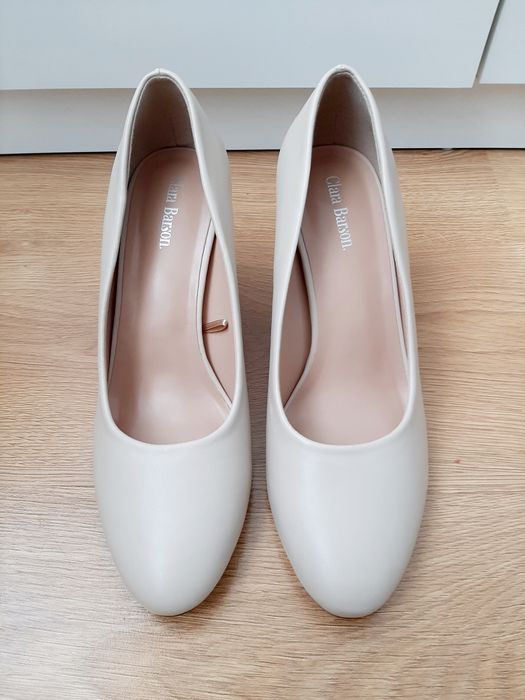 Buty beżowe Clara Barson r. 40