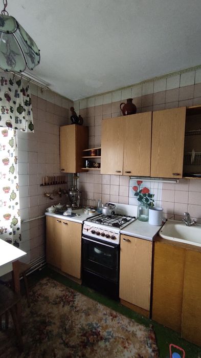 Продам 3 комн квартиру с холлом в центре Верхнеднепровска