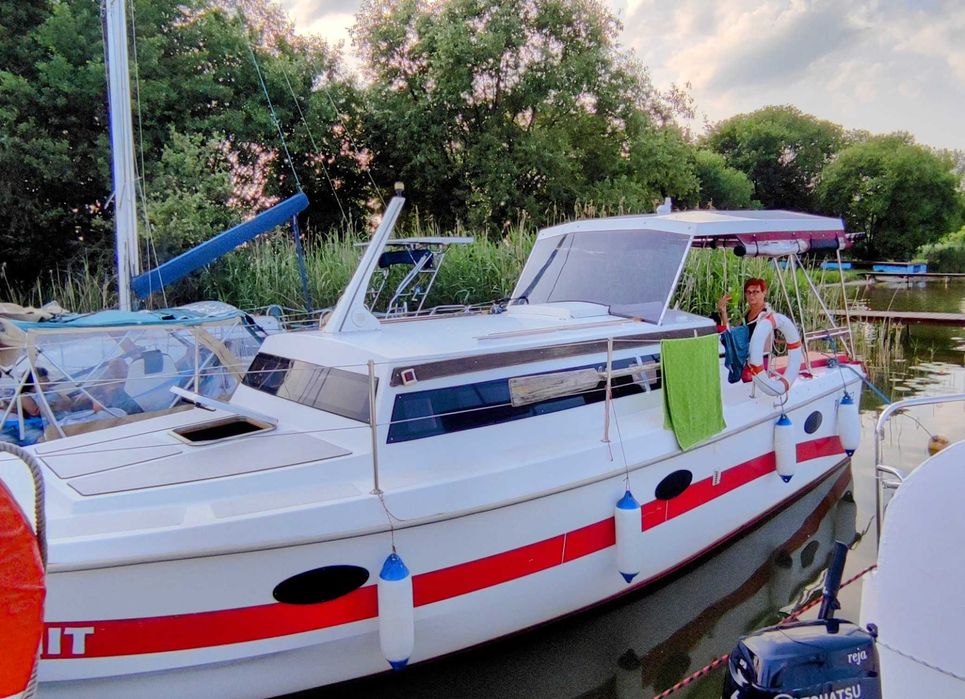 Sprzedam lub zamienię   jacht,houseboat,Weekend 820