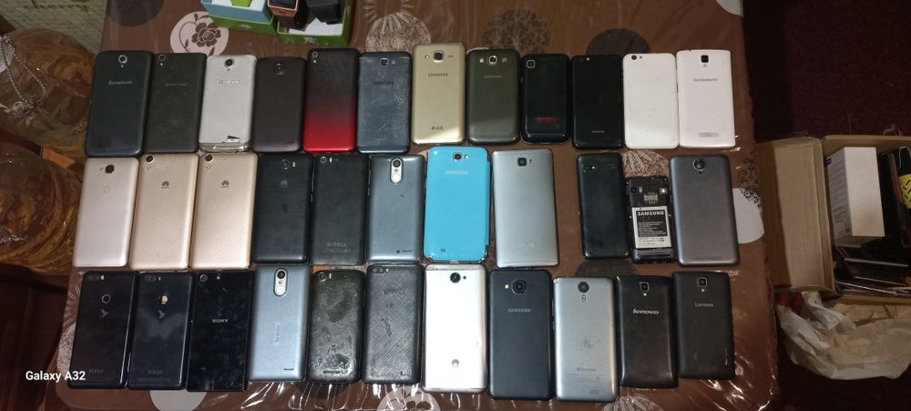 Продам телефоны рабочие и не робочие