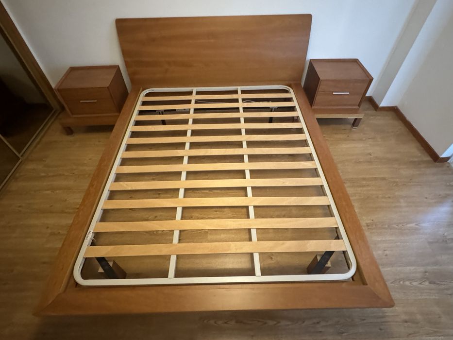 Conjunto de móveis em cerejeira