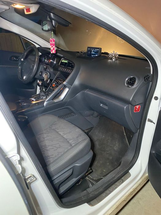 Пежо 3008 2014р 1.6тді 260км