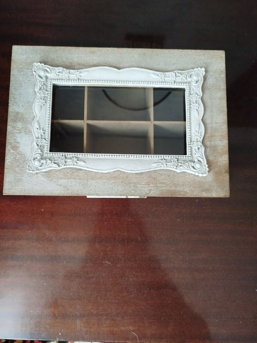 Дерев'яна коробка для зберігання чаю